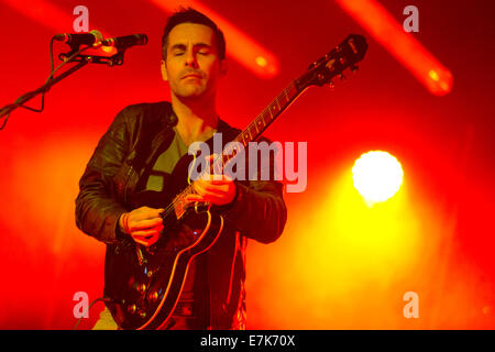 Adriano Viterbini der Bud Spencer Blues Explosion führt live auf der Bühne des "Star 2014 Free Festival", bei Moncalieri, Turin. © Andrea Kätzchen/Pacific Press/Alamy Live-Nachrichten Stockfoto