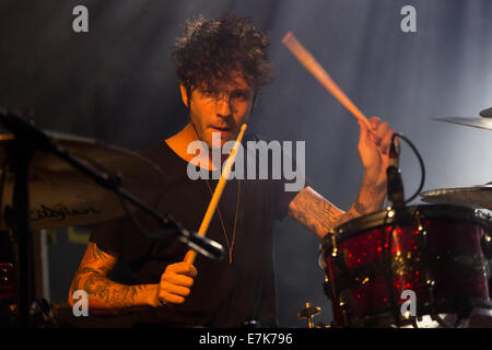 Cesare Petulicchio von Bud Spencer Blues Explosion führt live auf der Bühne des "Star 2014 Free Festival", bei Moncalieri, Turin. © Andrea Kätzchen/Pacific Press/Alamy Live-Nachrichten Stockfoto