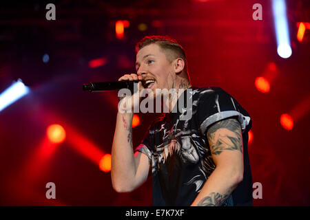 Derry, Londonderry, Nordirland - 19. September 2014. MTV-Abstürze. Rapper und Sänger-Songwriter PROFESSOR grün (aka Stephen Paul Manderson) erklingt in MTV stürzt auf Ebrington Platz. Bildnachweis: George Sweeney/Alamy Live-Nachrichten Stockfoto