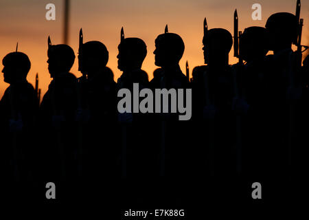 Ottawa, Kanada. 19. Sep, 2014. Soldaten führen Sie im Rahmen einer Feierstunde anlässlich der 100. Jahrestage von Prinzessin Patricias Canadian Light Infantry und das Royal 22. Regiment am Parliament Hill in Ottawa, Kanada, 19. September 2014. © David Kawai/Xinhua/Alamy Live-Nachrichten Stockfoto