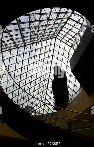 Pyramide des Louvre Museum Paris Frankreich Europa FR Stadt der Lichter Stockfoto