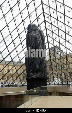 Pyramide des Louvre Museum Paris Frankreich Europa FR Stadt der Lichter Stockfoto