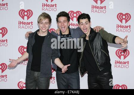 Las Vegas, NV, USA. 19. Sep, 2014. Riley McDonough, Connor McDonough, Toby McDonough der Band bevor Sie Ausfahrt in die Teilnehmerliste für 2014 iHeartRadio Music Festival - fr Teil 2, MGM Grand Garden Arena, Las Vegas, NV 19. September 2014. Bildnachweis: James Atoa/Everett Collection/Alamy Live-Nachrichten Stockfoto