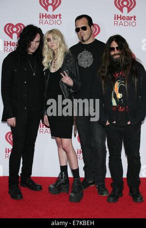 Las Vegas, NV, USA. 19. Sep, 2014. Taylor Momsen und Ben Phillips, Mark Damon, Jamie Perkins von Pretty Reckless in Anwesenheit für 2014 iHeartRadio Music Festival - fr Teil 2, MGM Grand Garden Arena, Las Vegas, NV 19. September 2014. Bildnachweis: James Atoa/Everett Collection/Alamy Live-Nachrichten Stockfoto