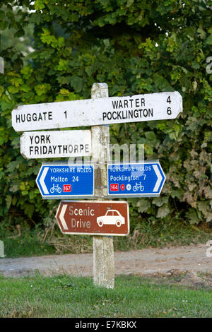 Ländliche Straßenschild in Ost-Yorkshire, England Stockfoto