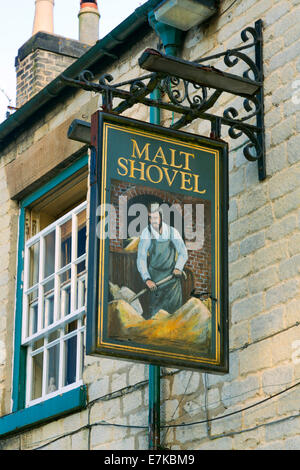 Das Malt Shovel Dorf Pub Schild am Hovingham in North Yorkshire Stockfoto