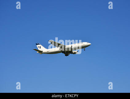 Iran Air Airbus A300 605R, landet auf dem Heathrow Airport, Hounslow, Greater London, England, Vereinigtes Königreich Stockfoto