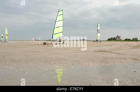 Char à voile, Sand Segeln, an Vivier-sur-Mer, Bretagne, Frankreich Stockfoto