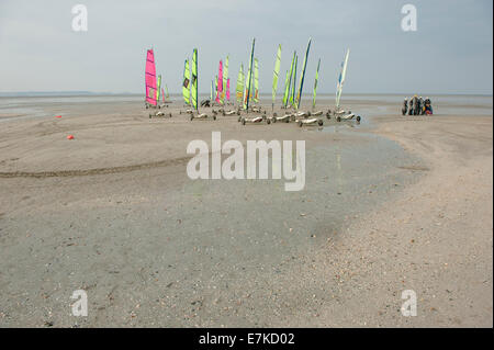 Char à voile, Sand Segeln, an Vivier-sur-Mer, Bretagne, Frankreich Stockfoto