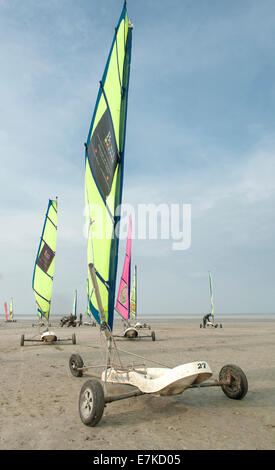 Char à voile, Sand Segeln, an Vivier-sur-Mer, Bretagne, Frankreich Stockfoto