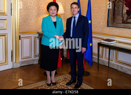 Paris, Frankreich. 19. Sep, 2014. French Prime Minister Manuel Valls (R) trifft sich mit dem Besuch der chinesische Vize-Premier Liu Yandong in Paris, Frankreich, 19. September 2014. © Chen Xiaowei/Xinhua/Alamy Live-Nachrichten Stockfoto