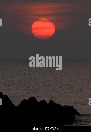 Sonnenuntergang über dem Meer, Bude, Cornwall, UK Stockfoto