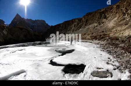 Chadar Trek am Fluss Zanskar, Ladakh Stockfoto