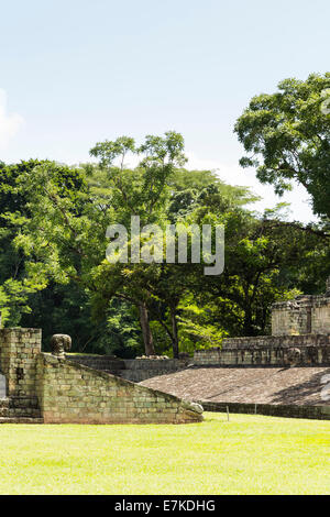 Der Ballspielplatz, die zweitgrößte in Mittelamerika, Copan Ruinas archäologischen Park, Copán, Honduras gefunden werden Stockfoto