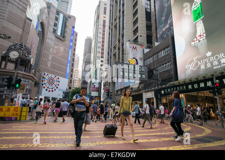 Belebten Times Square Shopping Center in Causeway Bay.  Beliebt bei Einheimischen und Touristen. Stockfoto