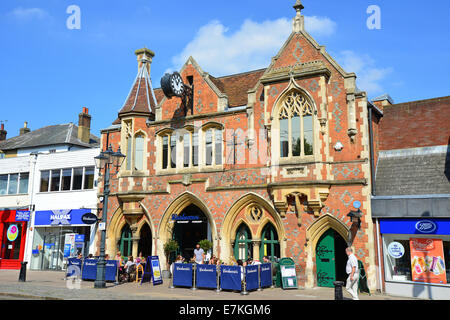 Carluccios Restaurant im alten Rathaus, Hauptstraße, Berkhamsted, Hertfordshire, England, Vereinigtes Königreich Stockfoto