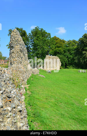 Ruinen der Außenwände des Berkhamsted Castle, Berkhamsted, Hertfordshire, England, Vereinigtes Königreich Stockfoto