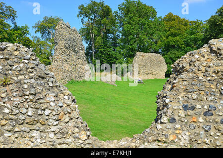 Ruinen der Außenwände des Berkhamsted Castle, Berkhamsted, Hertfordshire, England, Vereinigtes Königreich Stockfoto