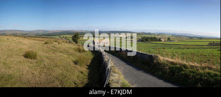 Ruhigen Seitenstraße auf der Bowland Fells Stockfoto