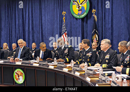 US-Präsident Barack Obama mit der Top-Führungskräfte aus US Central Command über den geplanten Feldzug gegen islamischen Staat militanten MacDill Air Force Base 17. September 2014 in Tampa, Florida trifft. Stockfoto