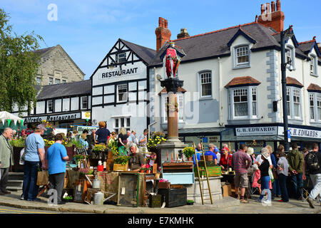 Outdoor-Markt, Lancaster Square, Conwy, Conwy County Borough, Wales, Vereinigtes Königreich Stockfoto