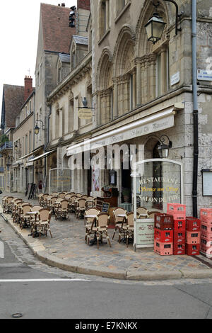 Restaurant-Café in Cloitre Notre Dame, Chartres, Eure et Loir, Centre, Frankreich Stockfoto