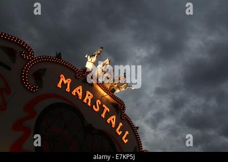 München, Deutschland. 20. Sep, 2014. Der Marstall bei der Eröffnung des Oktoberfestes in München, Deutschland, 20. September 2014. Das Oktoberfest dauert bis zum 5. Oktober 2014. Foto: Karl-Josef Hildenbrand/Dpa/Alamy Live News Stockfoto