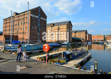 Kanalboote ankern in Gloucester Docks, Gloucester, Gloucestershire, England, Vereinigtes Königreich Stockfoto