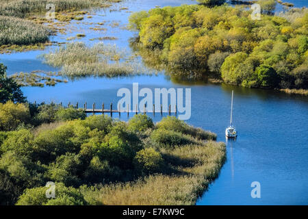 Blick hinunter auf überschwemmten Ufer des Derwent Water im Lake District Stockfoto