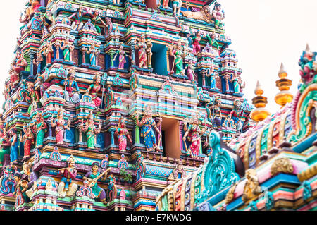 Architektonische Details von Sri Mahamariamman Tempel in der Nähe von Chinatown in Kuala Lumpur, Malaysia. Stockfoto