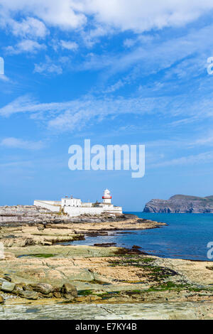 Valentia Leuchtturm mit Blick auf Valentia Island, Beginish Island, Irland, County Kerry Stockfoto