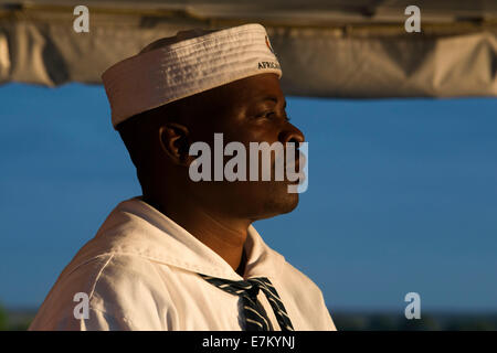 Kreuzfahrt entlang der Victoria Falls an Bord der "African Queen".  Andere Boote Segeln in den Sambesi. Es gibt viele Möglichkeiten und Stockfoto