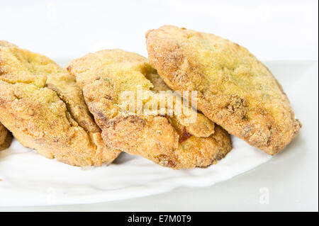 Teller mit frisch gebackene Zucchini Krapfen Stockfoto