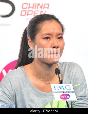 Peking, China. 21. Sep, 2014. Berühmte chinesische Tennisspielerin Li Na reagiert auf ihre Pensionierung Pressekonferenz in Peking, Hauptstadt von China, 21. September 2014. Chinas erste und nur Grand Slam Sieger Li Na kündigte offiziell ihren Rücktritt am 19. Sept. chinesische Tennis, die Sehnsucht nach dem nächsten Superstar verlassen. © Li Wen/Xinhua/Alamy Live-Nachrichten Stockfoto