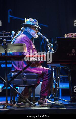 New Orleans, Louisiana, USA. 20. Sep, 2014. Legendäre sechsfache Grammy Award-Winning Musiker und Rock & Roll Hall des Ruhm-eingezogenen DR. JOHN führt auf der Bühne des Theaters Freude in New Orleans. Bildnachweis: Alfonso Bresciani/ZUMA Wire/ZUMAPRESS.com/Alamy Live-Nachrichten Stockfoto