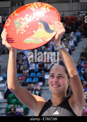 Tokio, Japan. 21. Sep, 2014. Ana Ivanovic Serbien feiert während der Verleihung der Toray Pan Pacific Open Tennisturnier in Tokio, Japan, 21. September 2014. Ivanovic gewann den ersten Platz, gefolgt von Caroline Wozniacki Dänemark als die zweite. Bildnachweis: Stringer/Xinhua/Alamy Live-Nachrichten Stockfoto