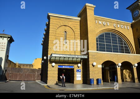 Kings Cross in der Winkelgasse in die Zauberwelt von Harry Potter Expansion in den Universal Studios Orlando, Florida, USA. Stockfoto