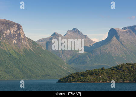 Oldevatnet See in der Nähe von Olden aus Nordfjord, Norwegen. Stockfoto