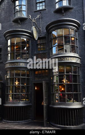 Ollivanders in der Winkelgasse in die Zauberwelt von Harry Potter Expansionsleiter Universal Studios in Orlando, Florida, USA. Stockfoto