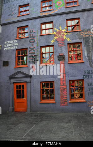 Weasley Assistenten Keuchen ist in Diagon Gasse in die Zauberwelt von Harry Potter Expansion in den Universal Studios Orlando, Stockfoto