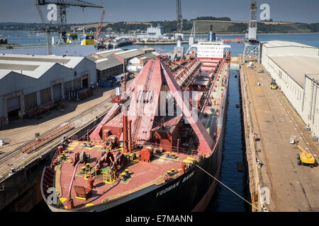 Die Yeoman Bank, ein selbst entladen Massengutfrachter im Trockendock Falmouth Nr. 2. Stockfoto