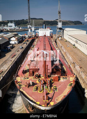 Die Yeoman Bank, ein selbst entladen Massengutfrachter im Trockendock Falmouth Nr. 2. Stockfoto