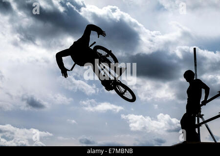 BMX-Fahrer an der Brownstock Festival in Essex. Stockfoto