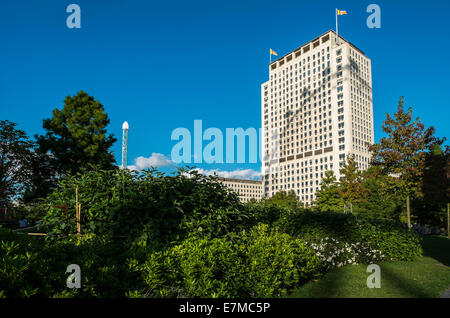 Die Shell Center London mit dem Schatten des Auges Lodon drauf Stockfoto