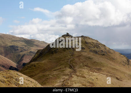 Der Gipfel des Helm Crag von Gibson Knott über Grasmere Seenplatte Cumbria England Stockfoto