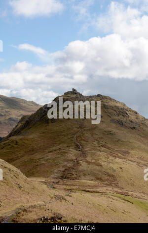 Der Gipfel des Helm Crag von Gibson Knott über Grasmere Seenplatte Cumbria England Stockfoto