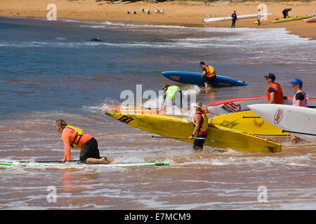 Sydney, Australien. 21. Sep, 2014. Teilnehmer können Paddleboards, Ocean-Kajaks und Ausleger. Moderiert wird die Veranstaltung durch die Newport Kinghorn Surf Racing Academy. Bildnachweis: Martin Beere/Alamy Live News Stockfoto