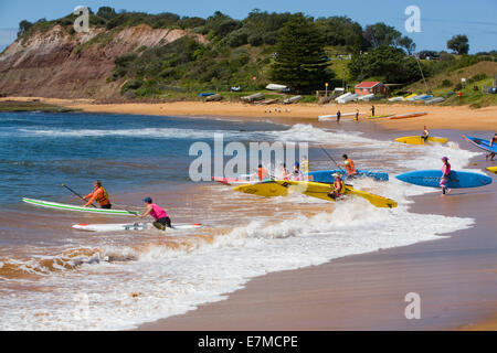 Sydney, Australien. 21. Sep, 2014. Teilnehmer können Paddleboards, Ocean-Kajaks und Ausleger. Moderiert wird die Veranstaltung durch die Newport Kinghorn Surf Racing Academy. Bildnachweis: Martin Beere/Alamy Live News Stockfoto