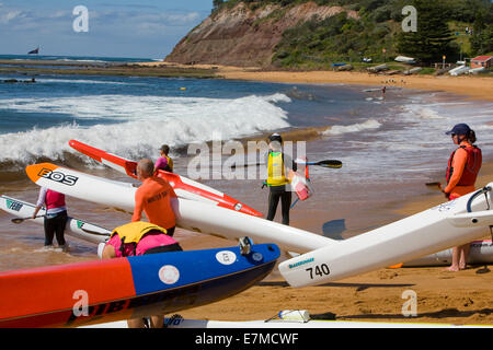 Sydney, Australien. September 2014. Reef 2 Reef Paddle Event, Teilnehmer können Paddleboards, Ozeankayaks und Outrigger nutzen. Die Veranstaltung wird von der Newport Kinghorn Surf Racing Academy veranstaltet. , Sydney, NSW, Australien Credit: martin Beere/Alamy Live News Stockfoto