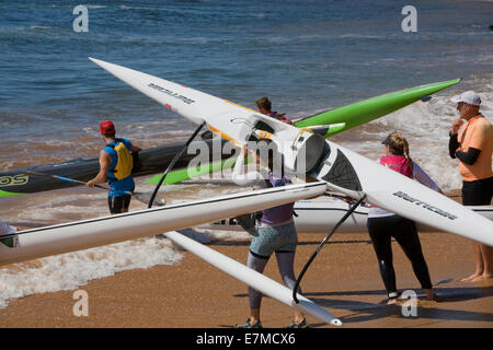 Sydney, Australien. September 2014. Reef 2 Reef Paddle Event, Teilnehmer können Paddleboards, Ozeankayaks und Outrigger nutzen. Die Veranstaltung wird von der Newport Kinghorn Surf Racing Academy veranstaltet. , Sydney, NSW, Australien Credit: martin Beere/Alamy Live News Stockfoto